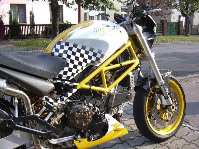 D85